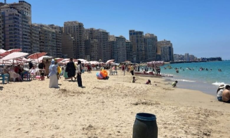 السياحة والمصايف شواطئ القطاع الغربي والعجمي تفتح ذراعيها لاستقبال المواطنين