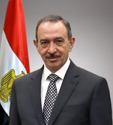 محافظ سوهاج فتح مسارات بديلة لتوريد القمح و زيادة أعداد العاملين بلجان إستلام المحصول