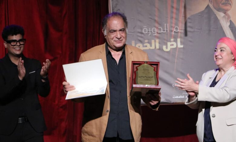 تكريم الفنان رياض الخولي في افتتاح الدورة الخامسة من مهرجان المسرح العالمي