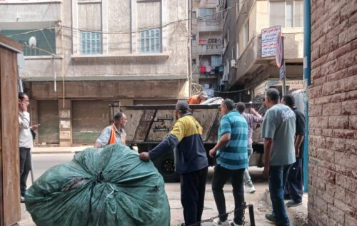 حملات مكبرة لمداهمة بؤر فرز القمامة وضبط النباشين بعدد من أحياء الإسكندرية