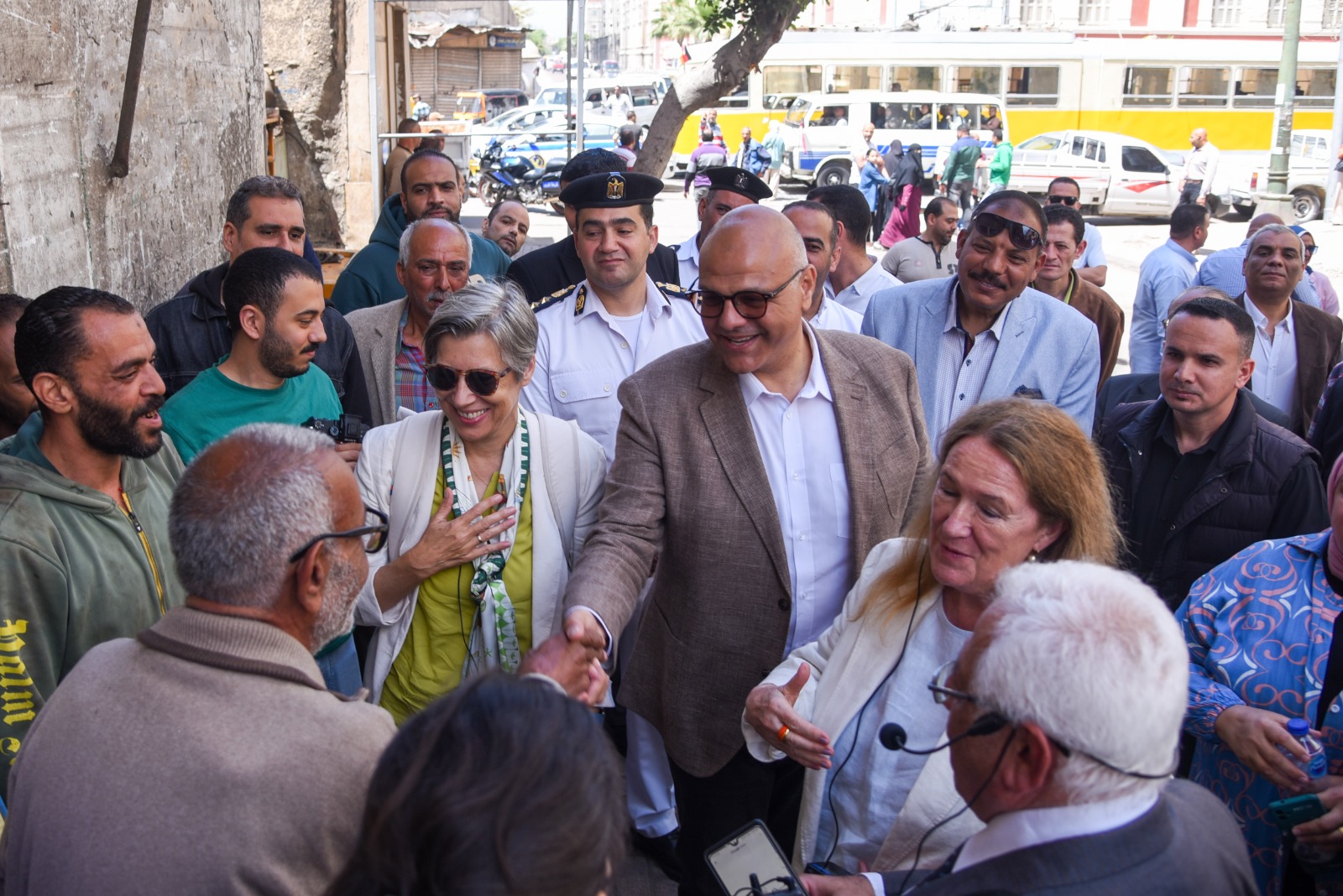 محافظ الإسكندرية والمديرة التنفيذية لمجلس إدارة الوكالة الألمانية للتعاون الدولي GIZ يجريان زيارة ميدانية لمنطقة "عمود السواري الأثرية