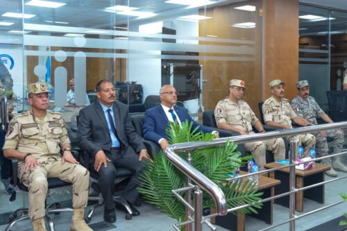محافظ الإسكندرية وقائد قوات الدفاع الشعبي والعسكري يتفقدان مركز سيطرة الشبكة الوطنية للطوارئ