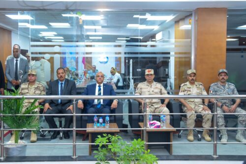 محافظ الإسكندرية وقائد قوات الدفاع الشعبي والعسكري يتفقدان مركز سيطرة الشبكة الوطنية للطوارئ