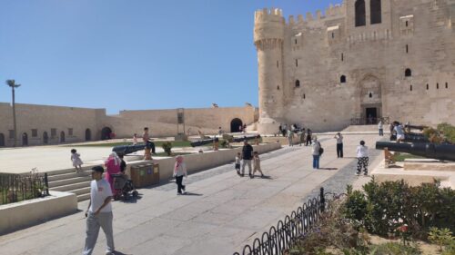 محافظة الإسكندرية توافدًا كثفًا من المواطنين وزائري للعروس البحر الأبيض المتوسط