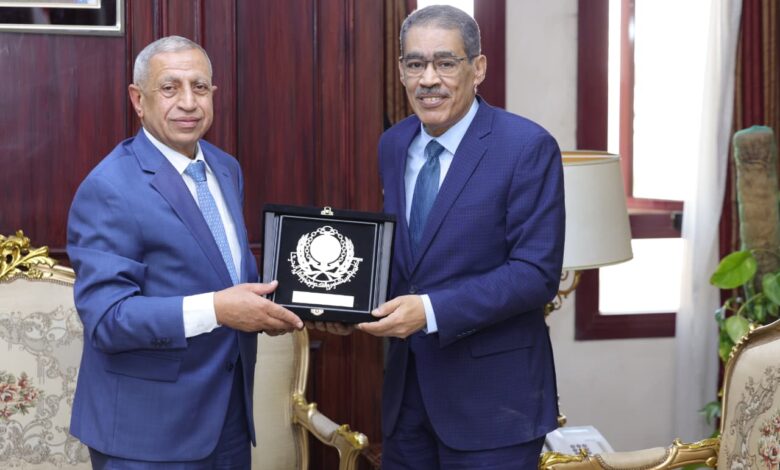 وزير الدولة للإعلام يبحث مع رئيس الأكاديمية العربية سبل تطوير التعليم الإعلامي الرقمي
