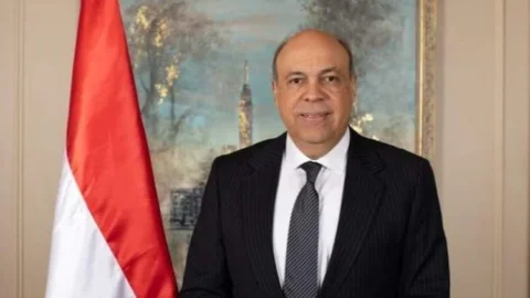 وزير الطيران: مطارات مصر قادرة على استيعاب 30 مليون سائح ضمن رؤية 2030.