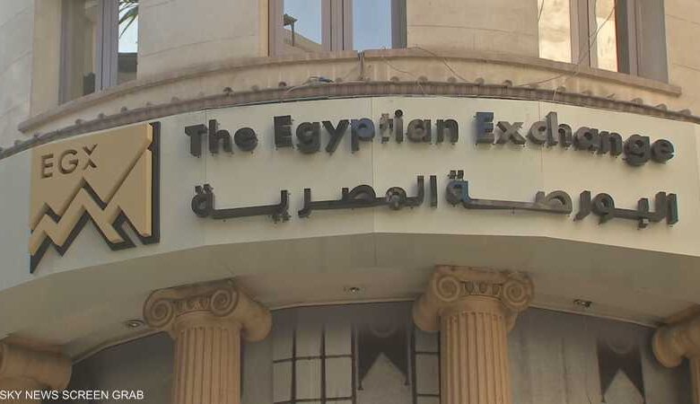 البورصة تتلقى طلب قيد أسهم شركة إيلاب برأس مال 210 ملايين دولار لعدد 2.1 مليار سهم. البورصة تتلقى طلب قيد أسهم شركة إيلاب برأس مال 210 ملايين دولار لعدد 2.1 مليار سهم. تلقت لجنة القيد بالبورصة المصرية طلباً رسمياً لقيد أسهم الشركة المصرية لإنتاج الألكيل بنزين الخطي إيلاب بجدول الأوراق المالية في السوق الرئيسي، حيث بدأت إدارة البورصة في فحص المستندات المطلوبة تمهيداً لعرضها على لجنة القيد. وتصل القيمة الإجمالية لرأس المال المصدر والمطلوب قيده في البورصة إلى 210.02 مليون دولار، موزعة على 2.1 مليار سهم، بقيمة اسمية قدرها 0.1 دولار للسهم الواحد. وتأتي هذه الخطوة في إطار توجهات تعزيز السوق الرئيسي بالشركات العاملة في قطاعات حيوية، حيث تواصل البورصة فحص ملفات القيد لضمان استيفاء الشركة لكافة المعايير والشروط القانونية اللازمة لبدء التداول على أسهمها. البورصة تتلقى طلب قيد أسهم شركة إيلاب برأس مال 210 ملايين دولار لعدد 2.1 مليار سهم.
