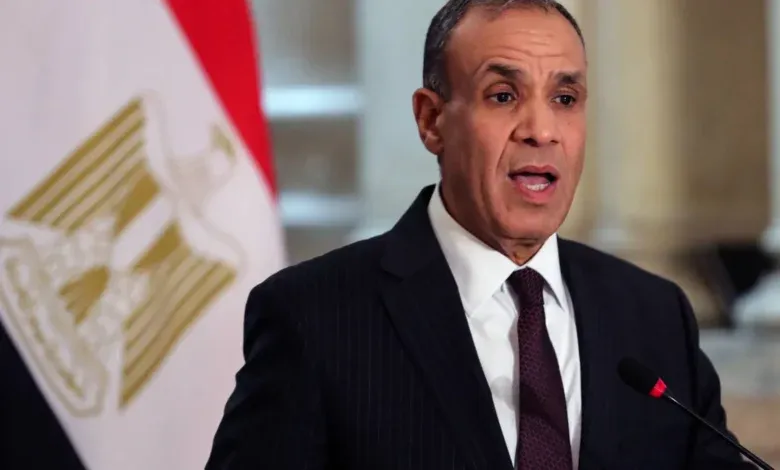 رئيس الوزراء يهنئ بدر عبد العاطى بمرور 200 عام على إنشاء وزارة الخارجية