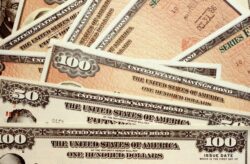 تراجع عائدات السندات الأمريكية لأجل 10 سنوات إلى 4.434% بعد إعلان هدنة حزب الله وإس-رائ-يل.