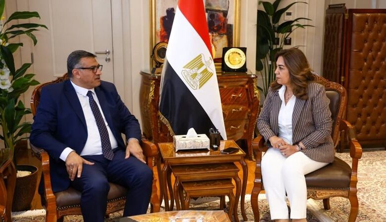 وزيرة التنمية المحلية تتابع مشروعات حياة كريمة والتصالح بقنا
