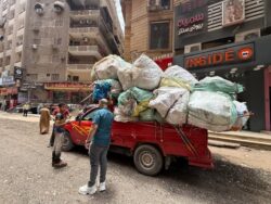 الجيزة تكثف حملاتها ضد النباشين وتضبط 44 عربة كارو و39 تروسيكل