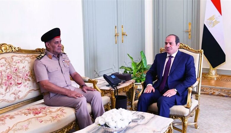 الرئيس السيسي يستقبل وزير الدفاع والإنتاج الحربى