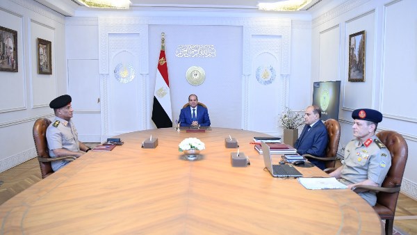 الرئيس السيسي يوجه القوات المسلحة بسرعة إنجاز المشروعات القومية وتحسين الخدمات
