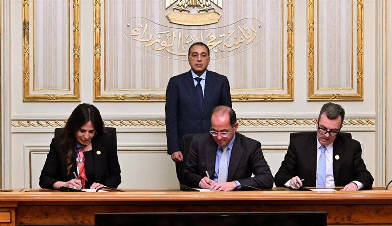 رئيس الوزراء يشهد توقيع اتفاقيتين لفض تشابكات مالية بقيمة 196 مليار جنيه