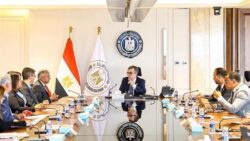 وزير التخطيط يبحث مع البنك الدولي تطوير السياسات الاقتصادية القائمة على البيانات