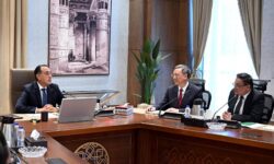 رئيس الوزراء يلتقي رئيس شركة الصين لهندسة الطاقة المحدودة لبحث سبل التعاون المشترك