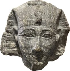 وزارتي السياحة والآثار والخارجية:مصر تسترد أربع قطع أثرية نادرة من الولايات المتحدة الأمريكية