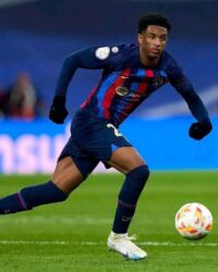 موقف برشلونة من بيع الظهير الإسباني أليخاندرو بالدي