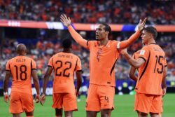 «فان دايك Vs إيزاك».. التشكيل الرسمي لمباراة هولندا والسويد في كأس العالم
