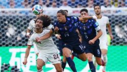 إسبانيا تهزم أوروجواي وتتصدر المجموعة الثامنة في كأس العالم