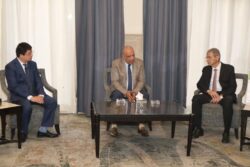 وزير الكهرباء والطاقة المتجددة يشارك مجموعة صاني الصينية الاحتفال ببدء العمل