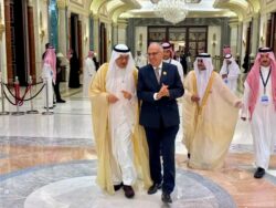 وزير الموارد المائية يصل لجدة ليشارك أعمال أسبوع المياه السعودي
