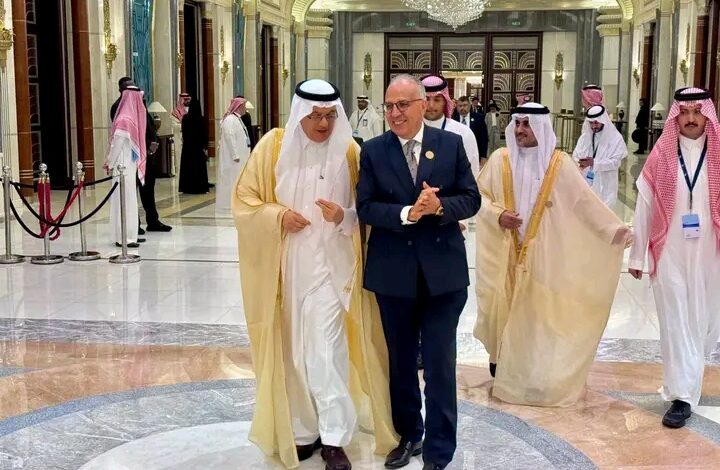 وزير الموارد المائية يصل لجدة ليشارك أعمال أسبوع المياه السعودي