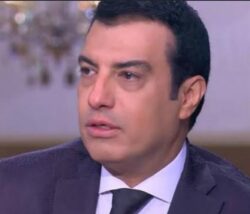 بعد سنوات من القلق والعلاج.. إيهاب توفيق يحتفل بتخرج توأمه أحمد ومحمود لأول مرة إيهاب توفيق فاجأ جمهوره بنشر صورة نادرة لتوأمه أحمد ومحمود