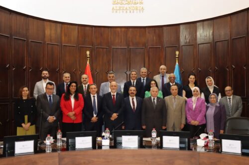 جامعة الإسكندرية تبحث مع جامعة باريس-ساكليه الفرنسية لتعزيز التعاون في الابتكار ونقل التكنولوجيا