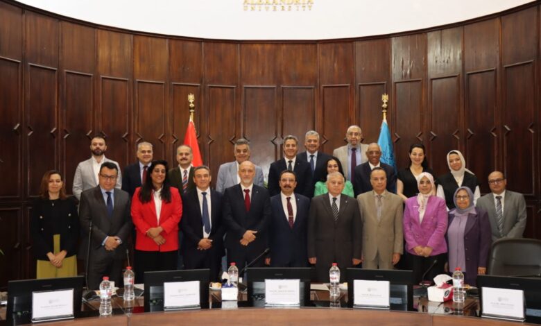 جامعة الإسكندرية تبحث مع جامعة باريس-ساكليه الفرنسية لتعزيز التعاون في الابتكار ونقل التكنولوجيا