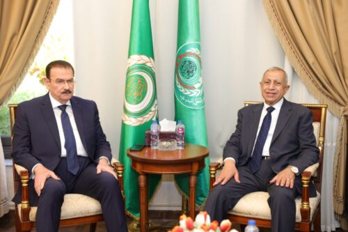 الأكاديمية العربية وأبو قير للأسمدة تحتفلان بتخريج الدفعة الأولى من برنامج إعداد القادة
