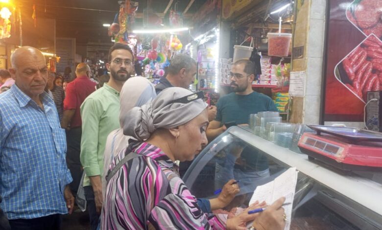 حملات مكثفة بالأحياء لضبط الأسواق والتفتيش على المنشآت التجارية وحماية صحة المواطنين