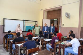 محافظ الإسكندرية يتفقد عدد من لجان امتحانات الثانوية العامة لمتابعة سير الامتحانات