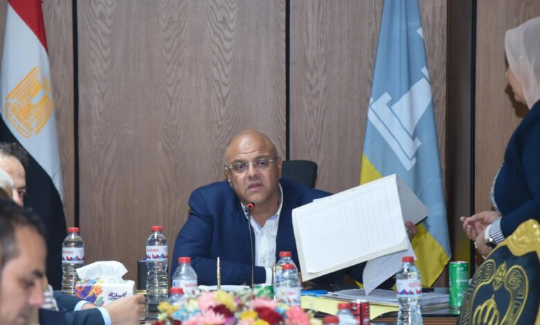 محافظ الإسكندرية يعقد لقاءً جماهيريًا بديوان عام حي منتزه أول لبحث شكاوى المواطنين