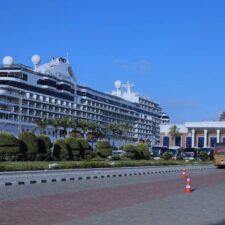 ميناء الإسكندرية يستقبل السفينة السياحية Seven Seas Splendor