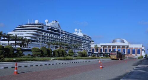 ميناء الإسكندرية يستقبل السفينة السياحية Seven Seas Splendor