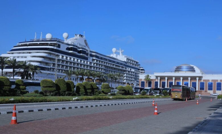 ميناء الإسكندرية يستقبل السفينة السياحية Seven Seas Splendor