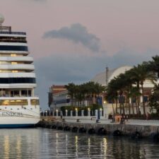 ميناء الإسكندرية يستقبل السفينة السياحية Seven Seas Splendor