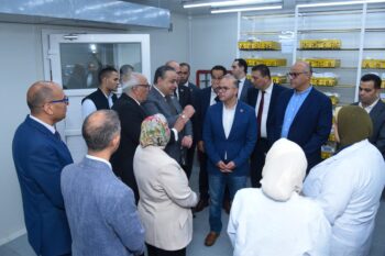 وزير الاستثمار والتجارة الخارجية ومحافظ الإسكندرية يبحثان مع قيادات الهيئة العامة للتحكيم واختبارات القطن