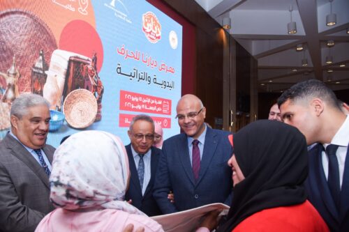 وزيرة التضامن الاجتماعي ومحافظ الإسكندرية يفتتحان معرض ديارنا للحرف اليدوية والتراثية بمكتبة الإسكندرية