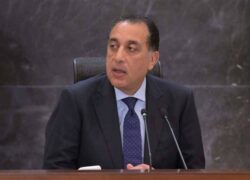 مدبولى يوجه رسالة للاعبى منتخب مصر أثبتوا إن المصرى بيحب بلده
