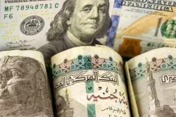 الدولار يتراجع مقابل الجنيه بقيمة تصل لـ 25 قرشاً