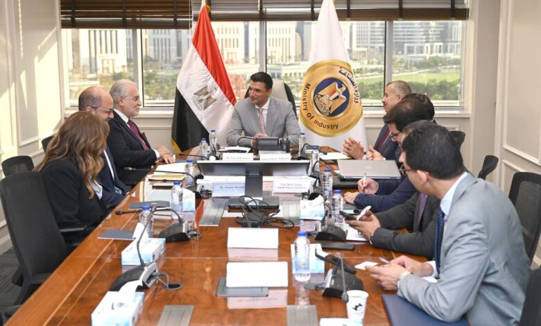 وزير الصناعة يبحث مع يونيليفر خطط التوسع وزيادة الإنتاج بالسوق المصري