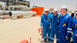 وزير البترول يتفقد مشروع بتروجت بحقول النفط الإماراتية
