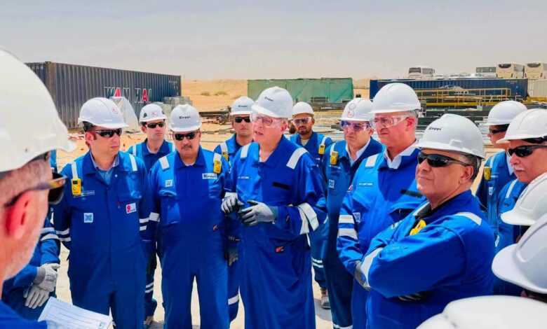 وزير البترول يتفقد مشروع بتروجت بحقول النفط الإماراتية