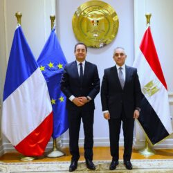 وزير العدل يستقبل سفير جمهورية فرنسا بالقاهرة لبحث أفق التعاون القضائي المشترك.