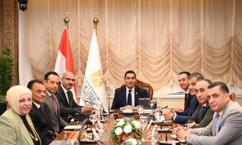 وزير الشباب يناقش آليات إطلاق مشروع "اقتصاد الشباب" لتعظيم مساهمة الشباب في النشاط الاقتصادي.