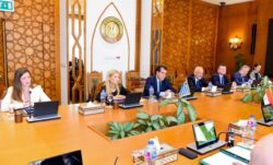 وزير الخارجية يلتقى مع وزير الهجرة واللجوء اليوناني لبحث سبل تعزيز التعاون الثنائي.