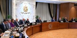 الحكومة تستعرض خطة الكهرباء لرفع الطاقة المتجددة إلى 45% خلال عامين