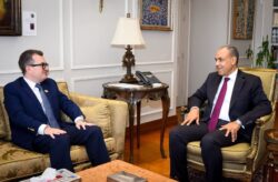 وزير الخارجية يستقبل وزير التخطيط والتنمية الاقتصادية بشأن التعاون المؤسسي بين الوزارتين.